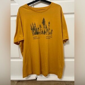 Banana Republic Men’s Mustard Graphic Tee